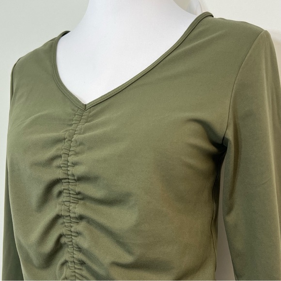 •new• ALL IN MOTION Flex Shirred Top - Picture 3 of 7